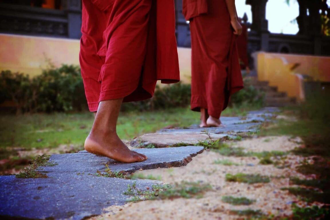7 Health Benefits of Earthing Walking Barefoot